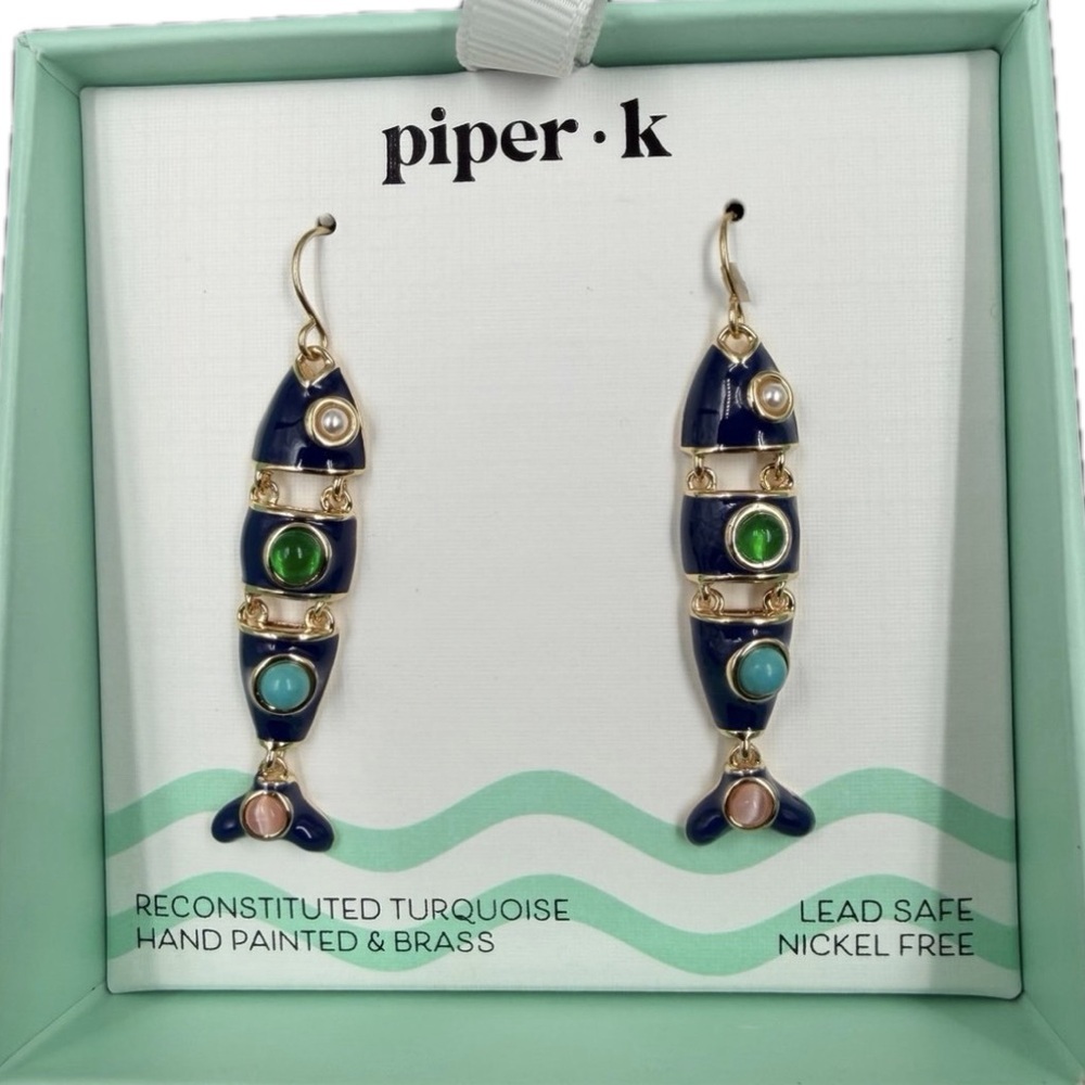 NWT ⚜️🐟⚜️ Piper K Gorgeous Navy and Gold
Reconstituted Turquoise Fish Earrings